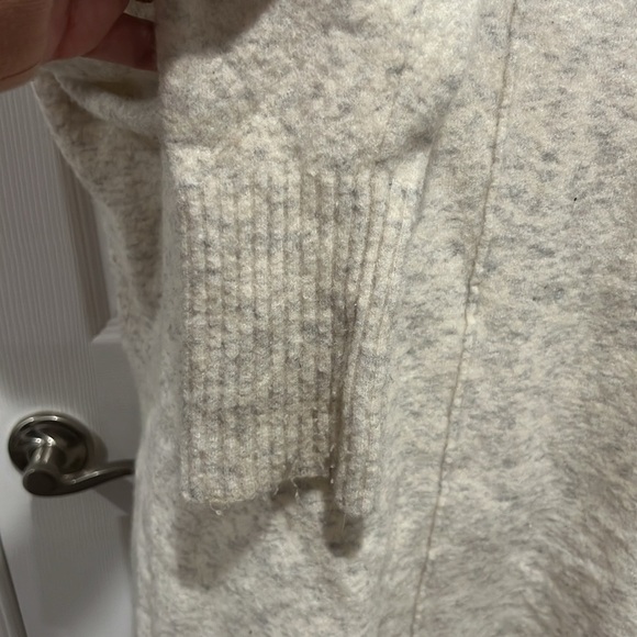 Athleta women’s transit merino wool blend turt sweater size Medium - Picture 6 of 9